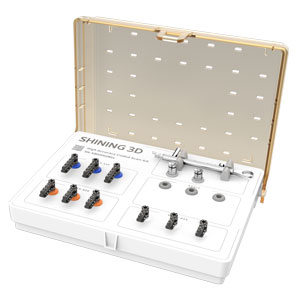 Ein geöffneter Koffer mit Scanbody-Kits von Shining 3D