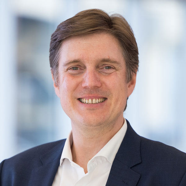Max Milz, Group Vice President, Connected Technology Solutions bei Dentsply Sirona Portraitfoto von Max Milz, Group Vice President, Connected Technology Solutions beim Dentalproduktehersteller Dentsply Sirona